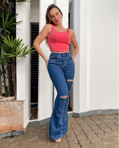 Calça Jeans Feminina Flare Lavagem Média com Rasgos   21573 Escura