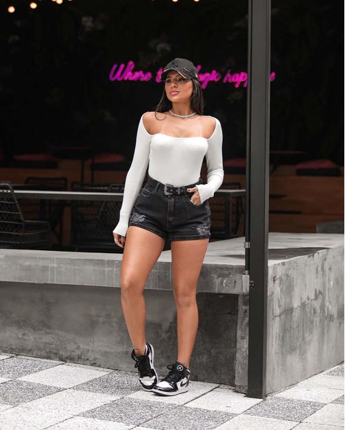 Shorts Jeans Feminino Mom Preto com Cinto Revestido   21373 Unica