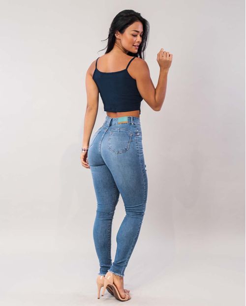 Calça Jeans Feminina Skinny Hot Pants Extreme Power Rasgada com Barra Desfiada   21734 Média