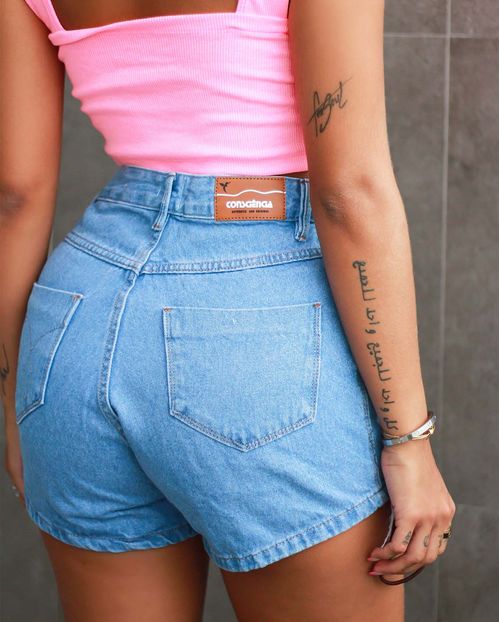Shorts Jeans Feminino Mom com Rasgos e Puídos 07505 Clara Rasgada