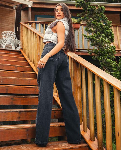 Calça Jeans Feminina Wide Leg Preta com Rasgos e Puídos  29010 Preta Rasgada