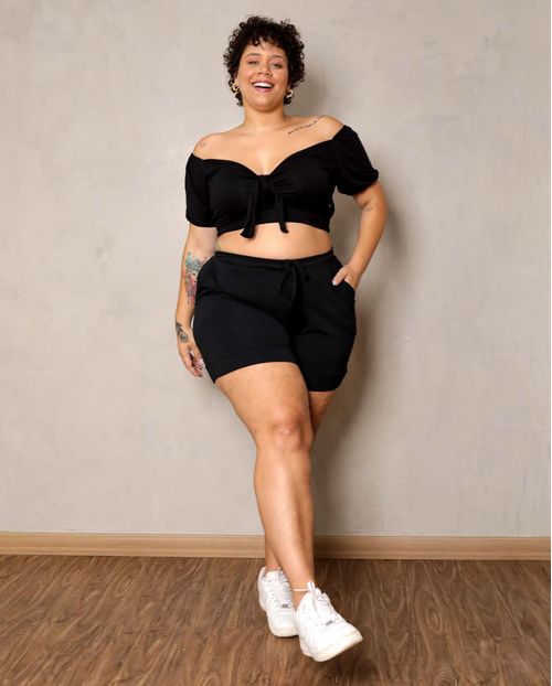 Conjunto Feminino Plus Moletinho Preto Blusa Cropped de Amarração e Shorts  90095p Unica