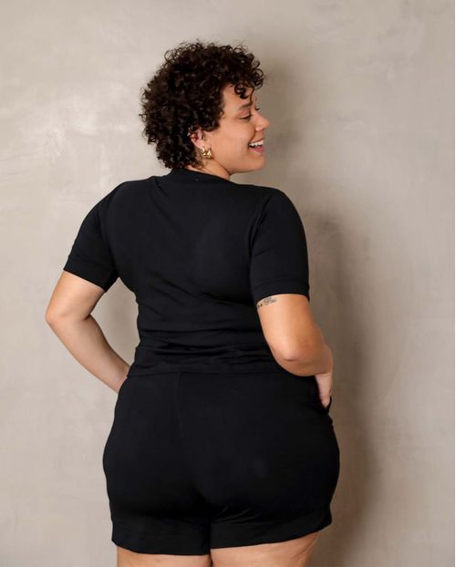 Conjunto Feminino Plus Moletinho Preto Blusa Decote em V e Shorts  90093p Unica