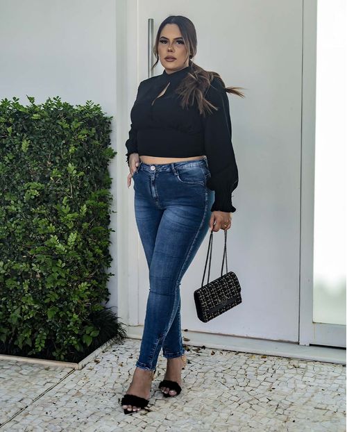 Calça Jeans Feminina Skinny Plus com Botões Revestidos Na Barra  21583 Média