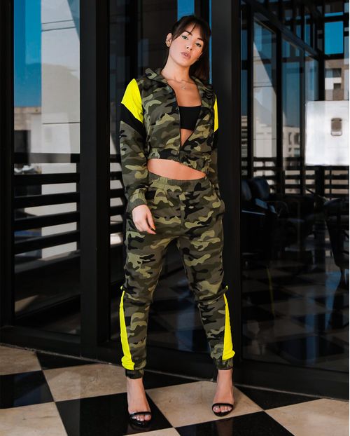 Conjunto Feminino Moletom Camuflado com Faixas Neon 90061 Camuflado