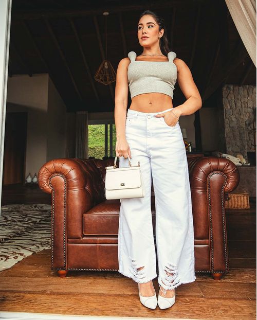 Calça Feminina Branca Cropped Flare Rasgada 21745 Branca Rasgada