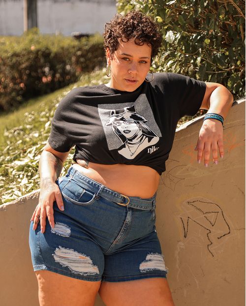 Shorts Jeans Feminina Plus Size  com Cinto Embutido e Fivela  22153 Média