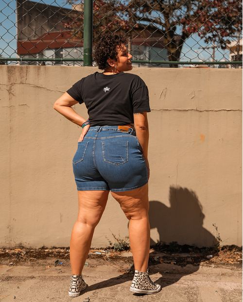 Shorts Jeans Feminina Plus Size  com Cinto Embutido e Fivela  22153 Média