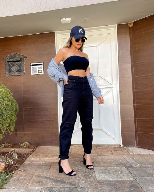 Calça Feminina Mom Preta com Rasgo No Joelho 00110 Preta Rasgada