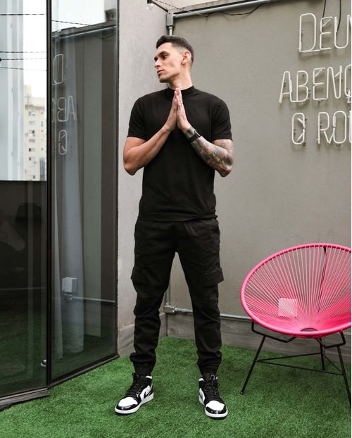 Calça Masculina Jogging Preta com Bolsos Cargo - Linha Itália   21242 Preto