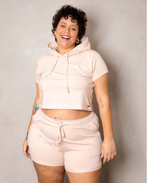 Conjunto Feminino Plus Moletinho Consciência Blusa Manga Curta com Capuz+ Shorts , Coleção Moletinho -90091 Bege