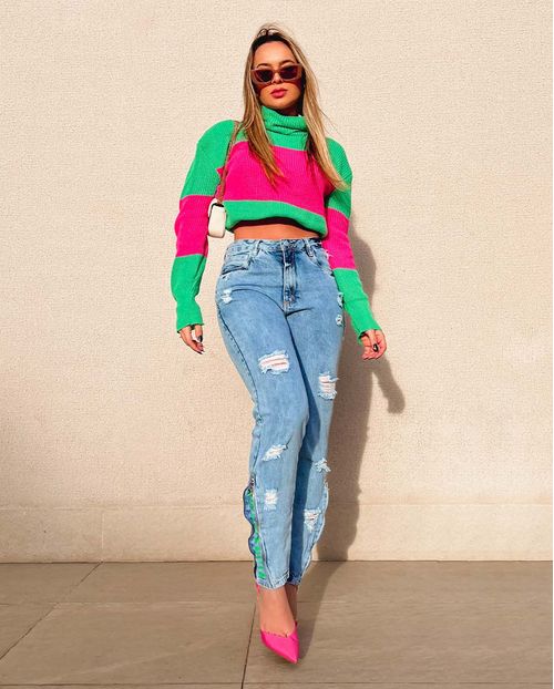 Calça Jeans Feminina Mom Rasgada com Zíper Lateral e Estampa  21687 Clara