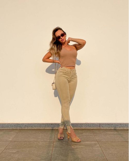 Calça Feminina Intermediária Cáqui com Abertura Na Barra   21250 Caqui