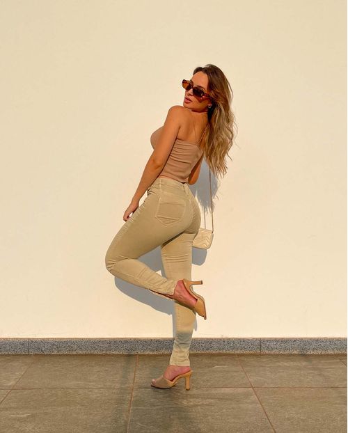 Calça Feminina Intermediária Cáqui com Abertura Na Barra   21250 Caqui