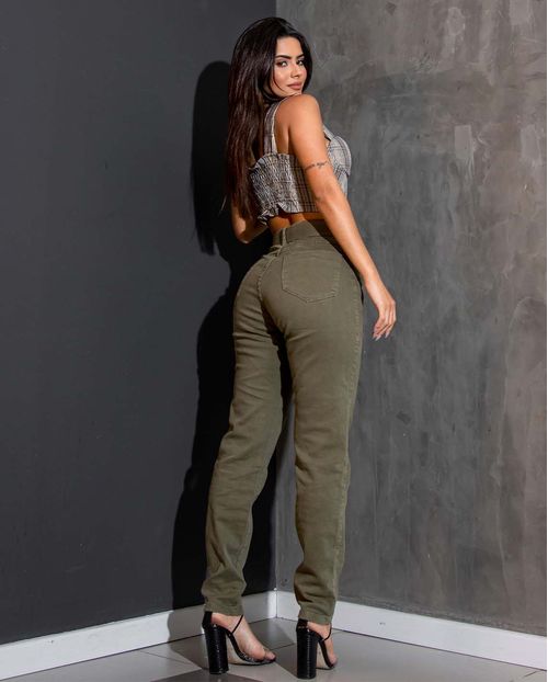 Calça Feminina Mom com Cinto e Fivela Revestido  00227 Verde Militar