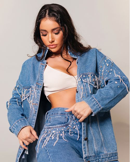 Jaqueta Jeans Feminina Oversize com Aplicações By - Shine 21963 Média