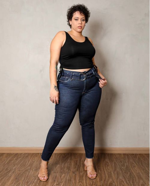 Calça Jeans Feminina Plus Escura com Cinto de Ilhós  20619 Escura