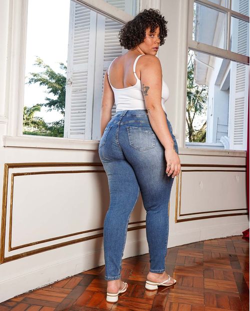 Calça Jeans Feminina Skinny Plus Size com Detalhe Nos Bolsos  22140 Escura