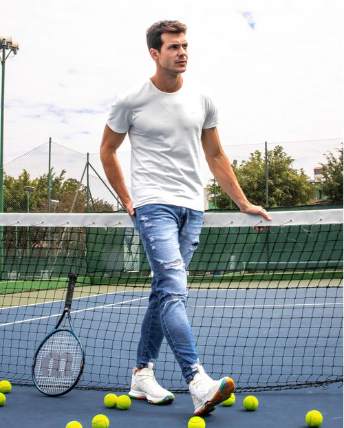 Calça Jeans Masculina Skinny com Rasgos Na Perna  21853 Média