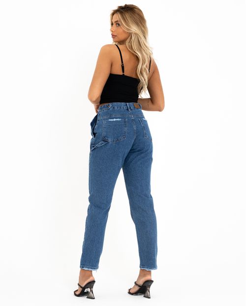 Calça Jeans Feminina Mom Média com Martingale No Cós e Na Barra   21286 Média