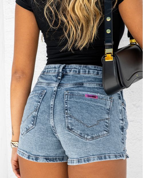 Shorts Feminino Jeans Boy com Abertura Lateral Na Barra 22264 Média