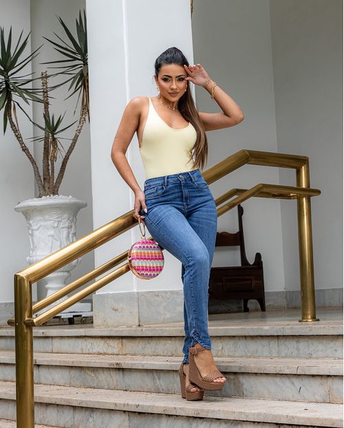 Calça Jeans Feminina Intermediaria com Barra Irregular  22236 Média