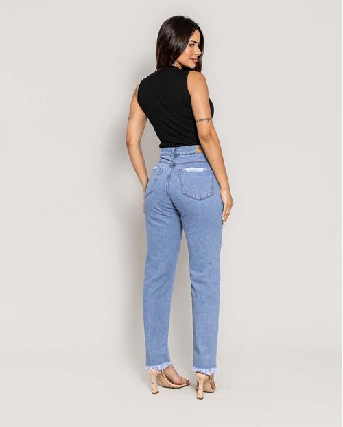 Calça Jeans Feminina Mom com Botões Revestido Na Vista e Barra Desmanchada  22056 Média