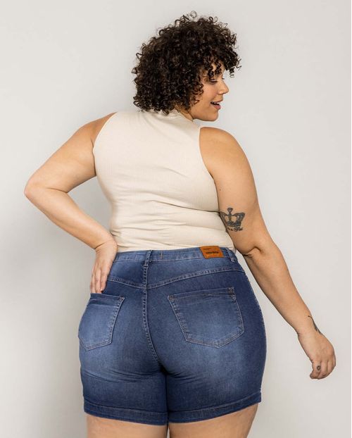 Shorts Jeans Feminino Plus com Barra Irregular  22406 Escura