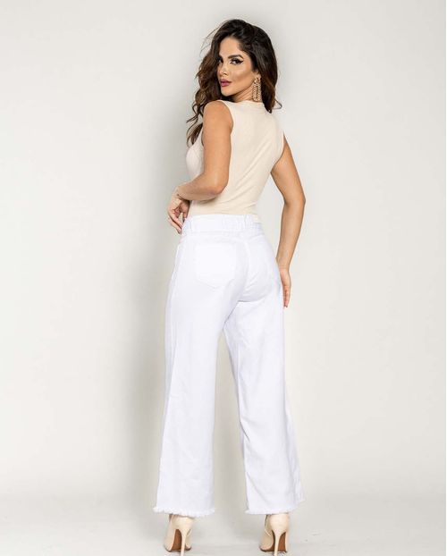 Calça Jeans Feminina Cropped Flare Rope com Bolsos Na Frente  e Barra Desfiada  22411 Branco