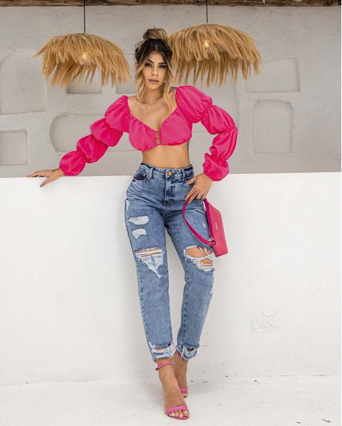 Calça Jeans Feminina Mom com Rasgos Na Perna    22592 Média