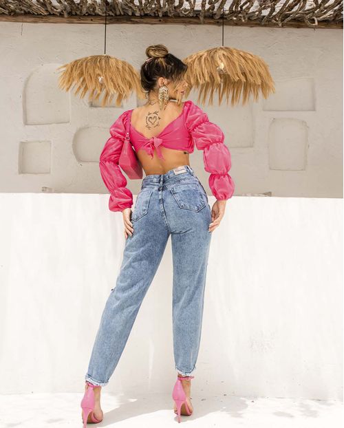 Calça Jeans Feminina Mom com Rasgos Na Perna    22592 Média