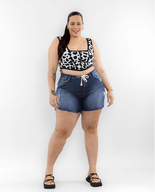 Shorts Jeans Feminino Plus Rope com Detalhe Na Boca Dos Bolsos e Abertura Lateral Na Barra  22405 Escura