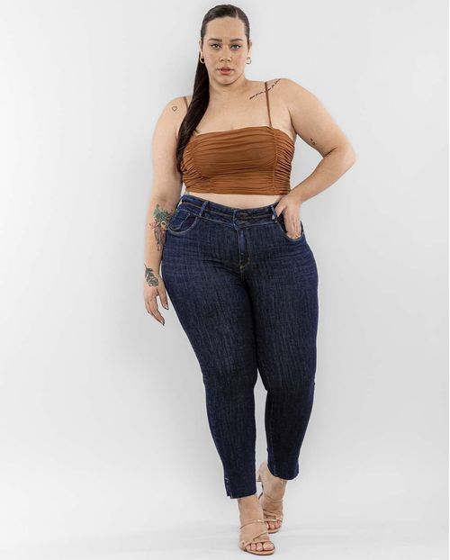 Calça Jeans Feminina Plus Size Cós Largo e Abertura Lateral Na Barra a Fio  22522 Escura