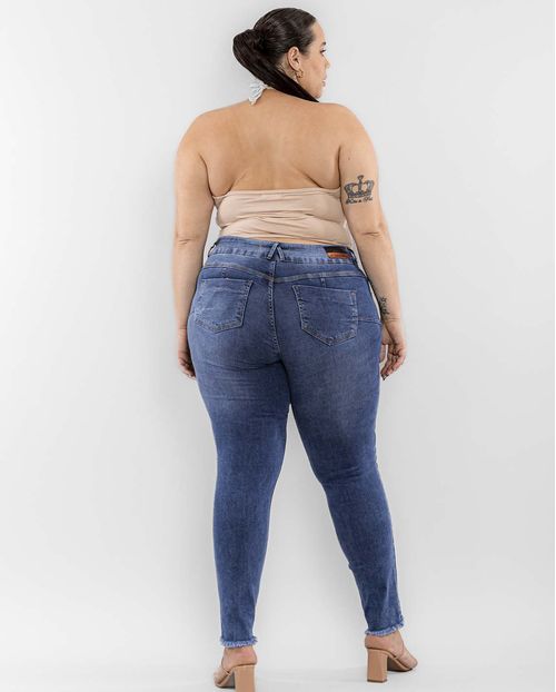 Calça Jeans Feminina Skinny Plus Size Cós Largo e Barra Desfiada  22278 Escura