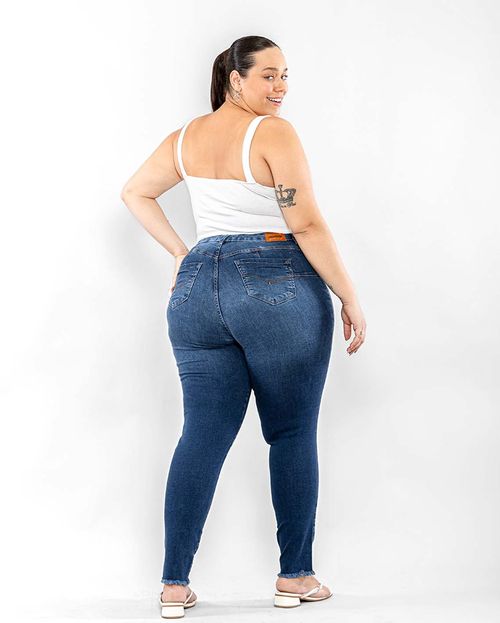 Calça Jeans Feminina Plus Size Abertura Lateral Barra 22612 Escura