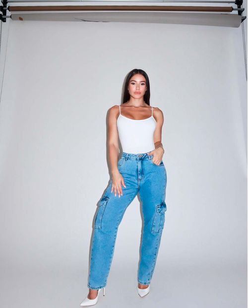 Calça Jeans Feminina Mom com Bolsos Cargo 22663 Média