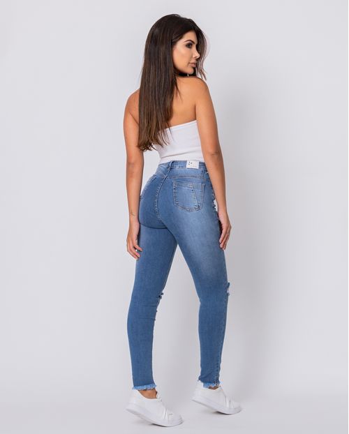 Calça Jeans Femnina Intermediaria com Abertura Lateral Na Barra Desfiada  21022 Média