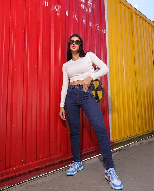 Calça Jeans Skinny Feminina Extreme Power Cintura Média Abertura Barra 22646 Escura