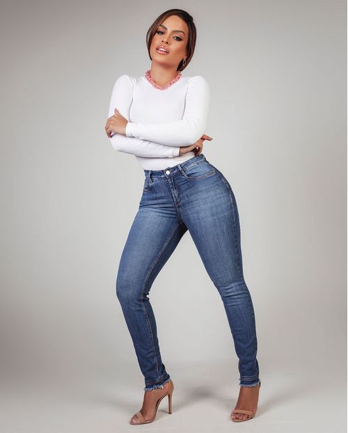 Calça Jeans Skinny Feminina Cintura Média Detalhe Na Barra 23062 Média