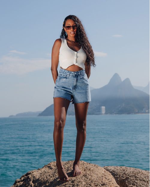Shorts Jeans Mom Feminino Cintura Alta Barra No Fio 23127 Clara