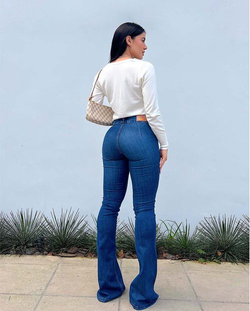 Calça Jeans Flare Feminina Cintura Média Abertura Na Barra 23139 Escura