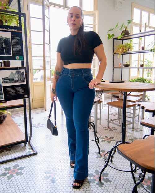 Calça Jeans Flare Plus Size Feminina Cintura Alta Botão Triplo 23286 Escura
