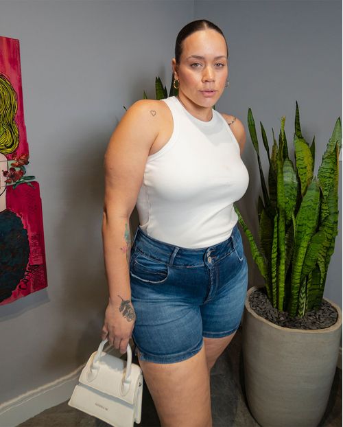 Bermuda Jeans Feminina Plus Size Cintura Alta Abertura Na Barra 23343 Escura