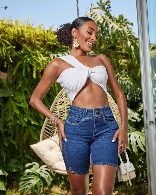 Bermuda Jeans Meia Coxa Feminina Cintura Alta Abertura Barra 23506 Escura