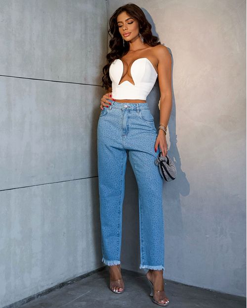 Calça Jeans Mom Feminina Cintura Alta com Aplicação e Barra Desfiada 23037 Média