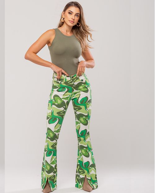 Calça Jeans Feminina Flare com Abertura Frontal Na Barra  22438 Estampado Verde
