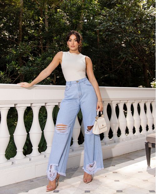 Calça Jeans Cropped Flare Feminina Cintura Média Barra Desfiada e Rasgos 22966 Clara