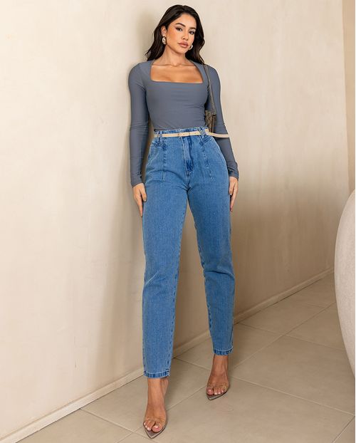 Calça Jeans Mom Feminina Cintura Alta com Prega e Cinto 23934					 Média