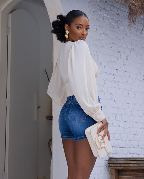 Shorts Jeans Mom Feminino Cintura Alta Detalhe Botão 24223 Média