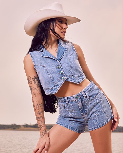 Shorts Jeans Mom Feminino Cintura Média com Bordado Ana Castela 24297 Clara